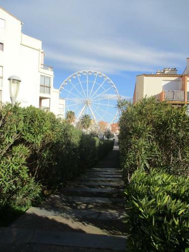 Apartment With Balcony Near �le Saint-martin