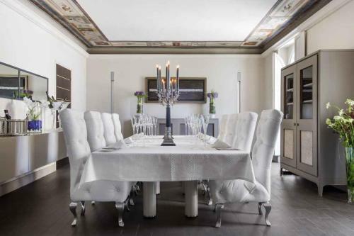 Villa Offering Stunning Interiors And Exteriors