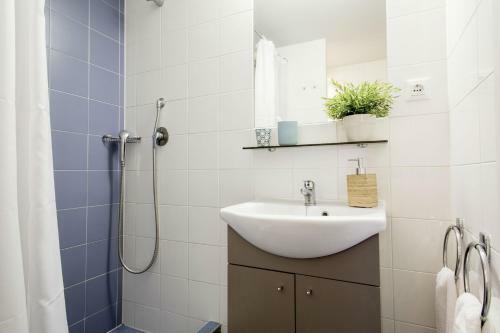 Hostal Residencia Damia Bonet