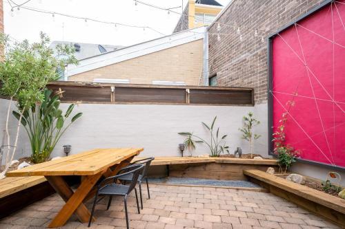 Historical Inner-city Stay / Newtown