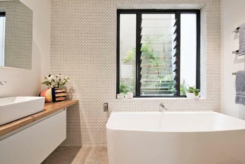 Bron455b - Bronte Beach House With Ocean Views