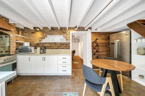 Luxury Terrace Home On Hyde Park / Darlinghurst