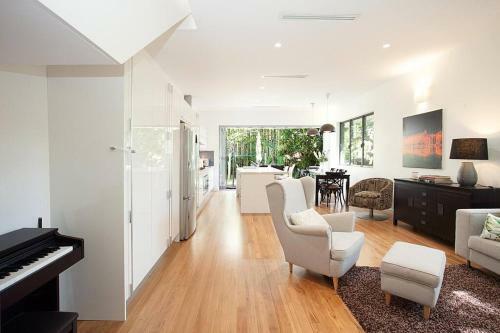 Barker's Charm - Randwick - L'abode Accommodation