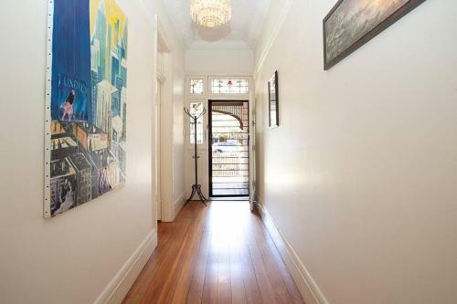 Barker's Charm - Randwick - L'abode Accommodation
