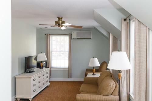 Hotel Admiral's Inn Resort