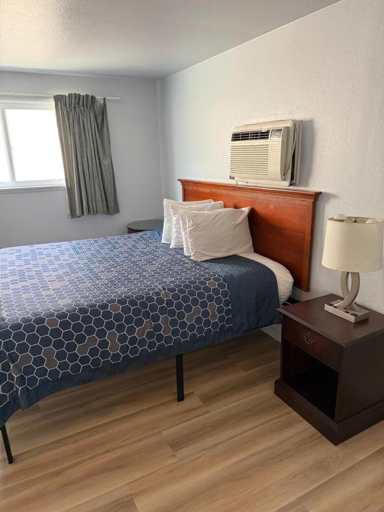 La Hacienda Motel