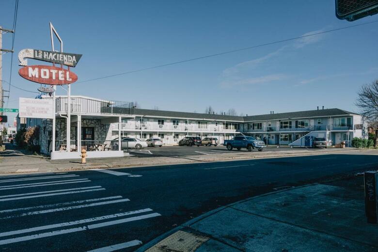 La Hacienda Motel