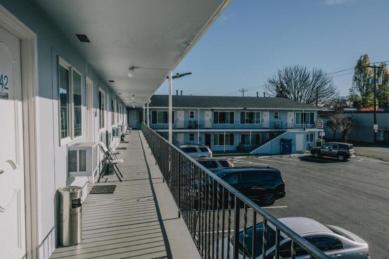 La Hacienda Motel