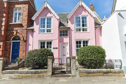 Host & Stay - The Pink House