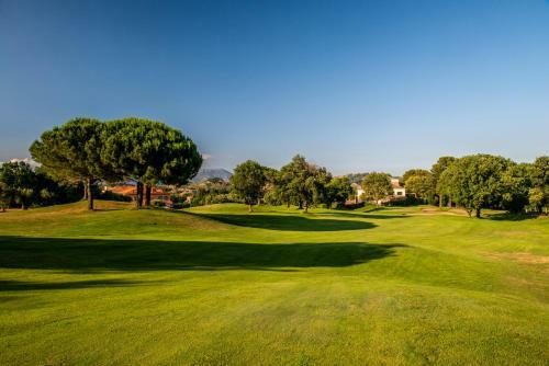 Hostal Sicilia's Picciolo Etna Golf