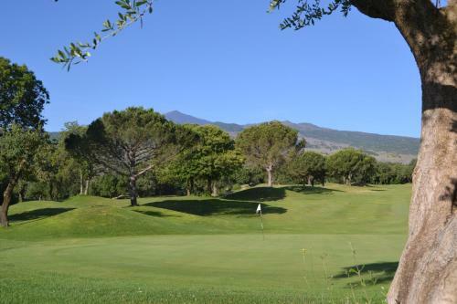 Hostal Sicilia's Picciolo Etna Golf