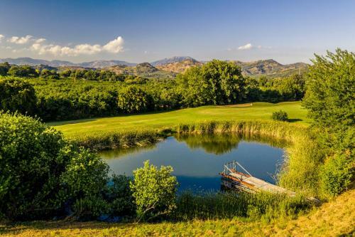 Hostal Sicilia's Picciolo Etna Golf