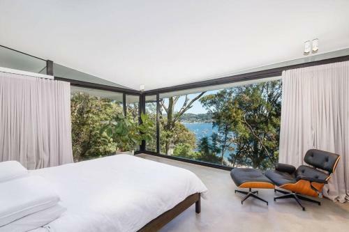 Luxurious Architectural House In Clareville