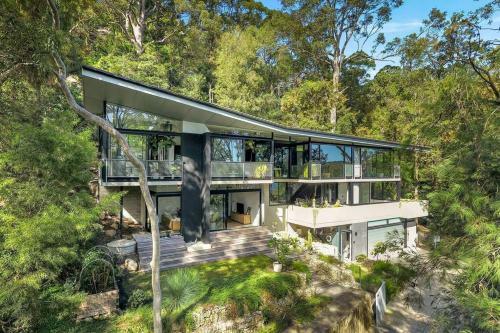 Luxurious Architectural House In Clareville