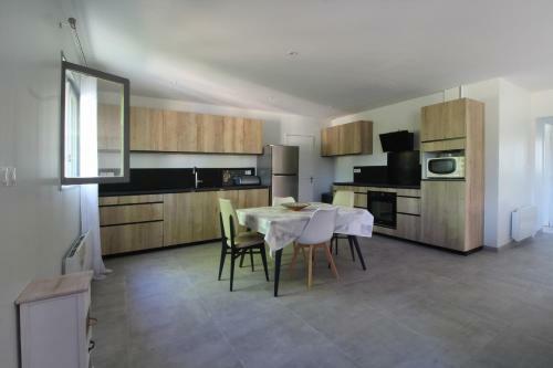 Maison 4 Chambres Entierement Renovee