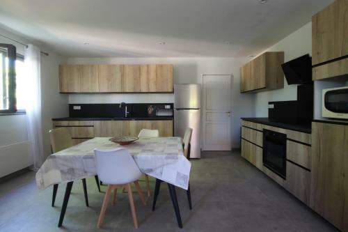 Maison 4 Chambres Entierement Renovee