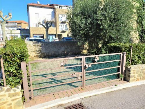 Caratteristica Torre Con Giardino E Posto Auto