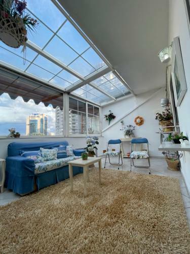 Lovely Apartment. Vibrant Area