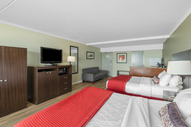 Best Western Plus Sandcastle Beachfront Hotel