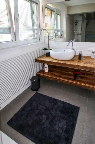 Sofi Apartment