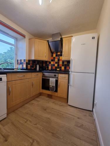 Lovely 2 Bedroom Apartment With Private Parking
