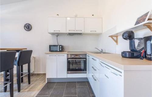 Beautiful Apartment In Vrana With Wifi And 2 Bedrooms