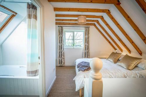 Dreamy Suffolk Country Cottage Escape