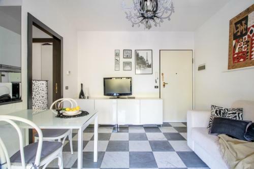 Pine Terrace Apartment