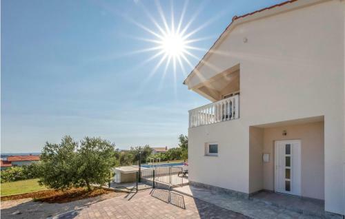 Nice Home In Banjol With 3 Bedrooms