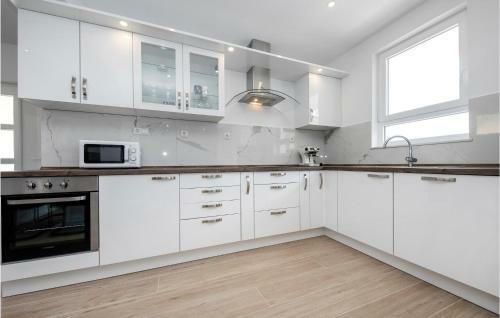 Nice Home In Banjol With 3 Bedrooms