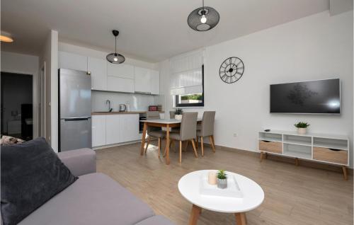 Beautiful Apartment In Baska Voda With 1 Bedrooms