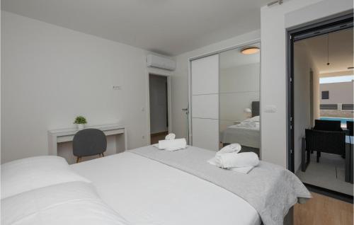 Stunning Apartment In Baska Voda With 1 Bedrooms