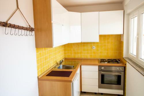 Apartment Damir With Balcony In Quiet Area
