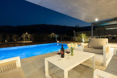 Luxury Villa Grandiosa With Sauna And Jacuzzi