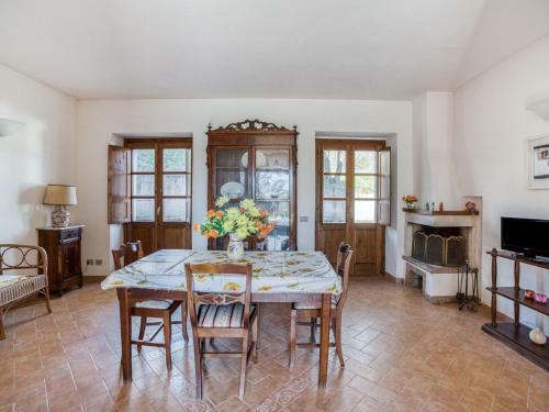 Lovely Apartment In Citerna With Swimming Pool
