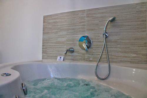 Borgo Marino Suite B&B