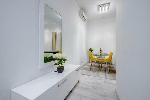 Gorgeous 1br Apartment Steps To The Promenade