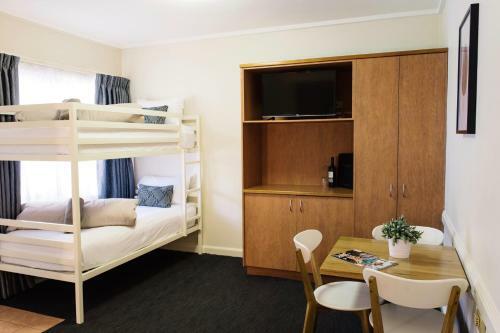 Motel Barclay On View