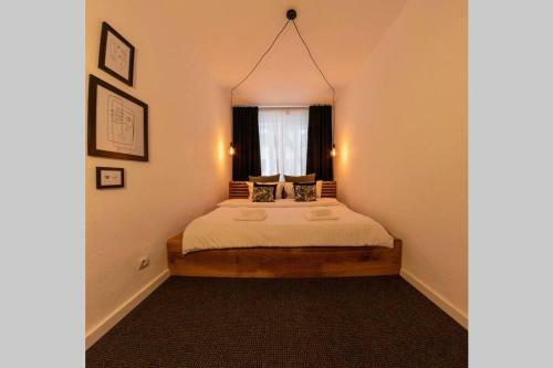 Citadel Hill Central 3 Room Apartment