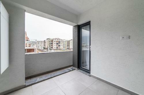 Lovely 3 Bdrm Apartment Close To Everything
