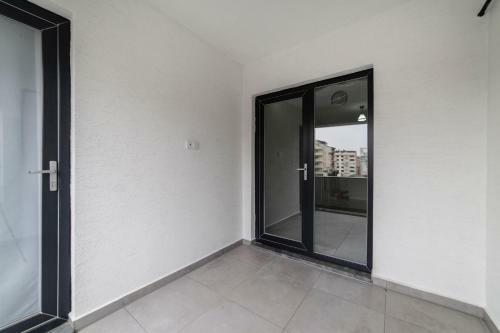 Lovely 3 Bdrm Apartment Close To Everything