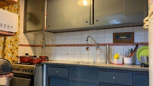 Amplio Apartamento C/ Todos Los Servicios Y Garage