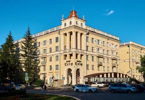 Victory Square Apartment