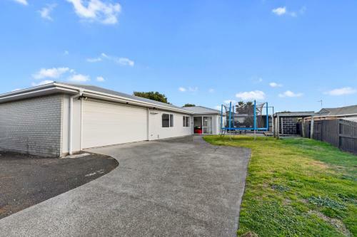 Lazy Sun Daze - Papamoa Holiday Home