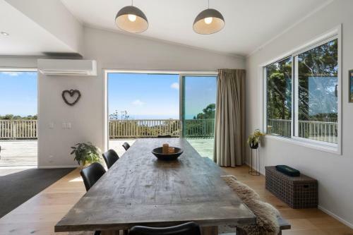 Ocean Break - Piha Holiday Home