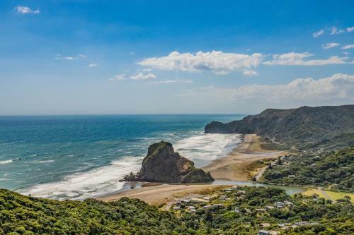 Ocean Break - Piha Holiday Home