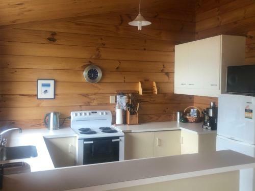 Magic Waterfront Home, 3 Br W/ Private Bay