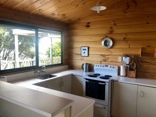 Magic Waterfront Home, 3 Br W/ Private Bay