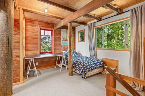 Tui Song Lodge - Raglan Holiday Home