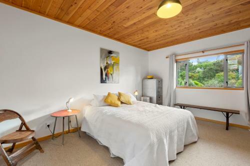 Tui Song Lodge - Raglan Holiday Home